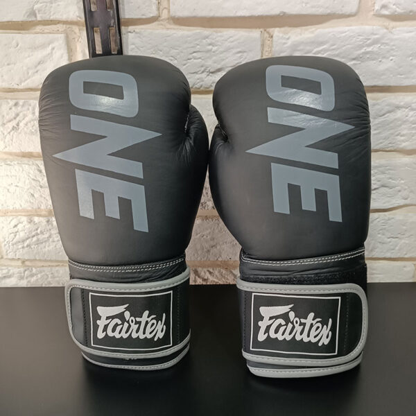 دستکش بوکس چرم Fairtex  کد ONE (سایز 12OZ) - تصویر 1