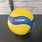 توپ والیبال میکاسا طرح زنبوری کد V300W - تصویر 2